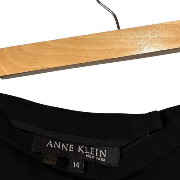 Anne Klein, Black Pencil Skirt, Size 14, Classic Office Business Skirt - Picture 3 of 10